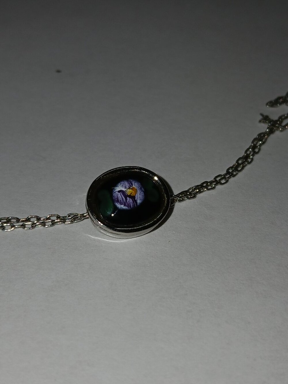 VINTAGE SILVER TONE LARIAT NECKLACE WITH ADJ PANSY PENDANT COSTUME NECKLACE #112